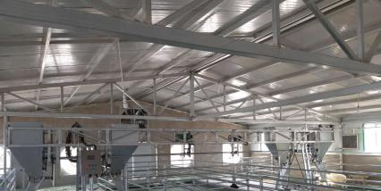 全自動(dòng)肉羊飼喂機(jī)組-地軌式