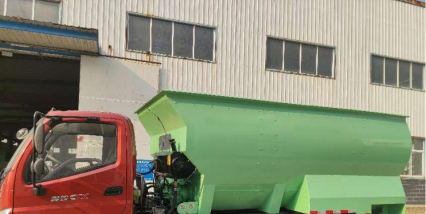 四輪式12-24立方撒料車